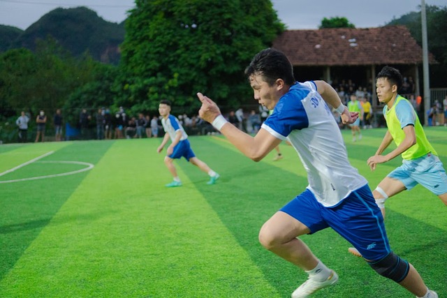 本赛季库追巴同时在场时，勇士攻防效率和净效率均为联盟第二