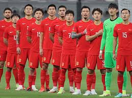 葡萄牙中场米德当选U17世界杯MVP，哈维为他颁奖